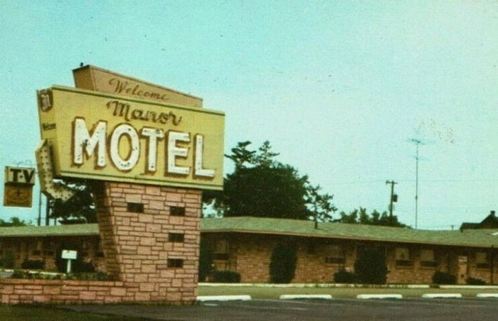 Manor Motel - Old Post Card